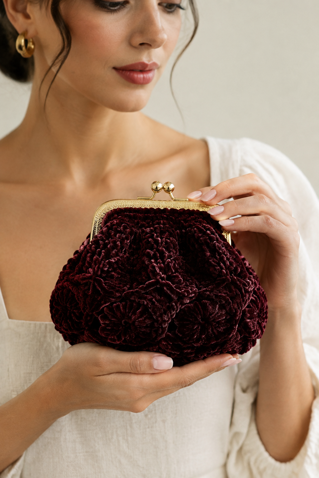 teddy crochet market bag with pouch model