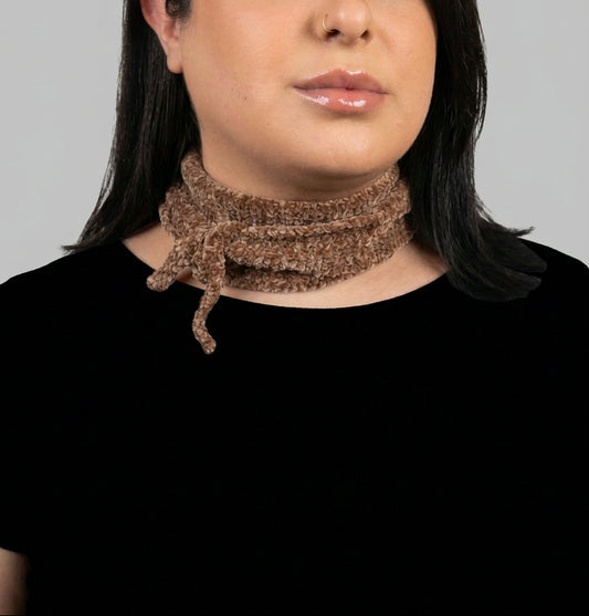 Mary - Velvet Scarf model