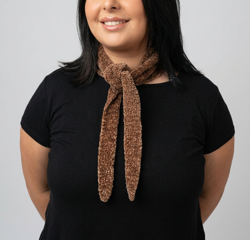 Mary - Velvet Scarf model 2