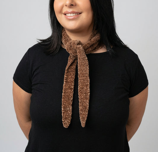 Mary - Velvet Scarf model 2