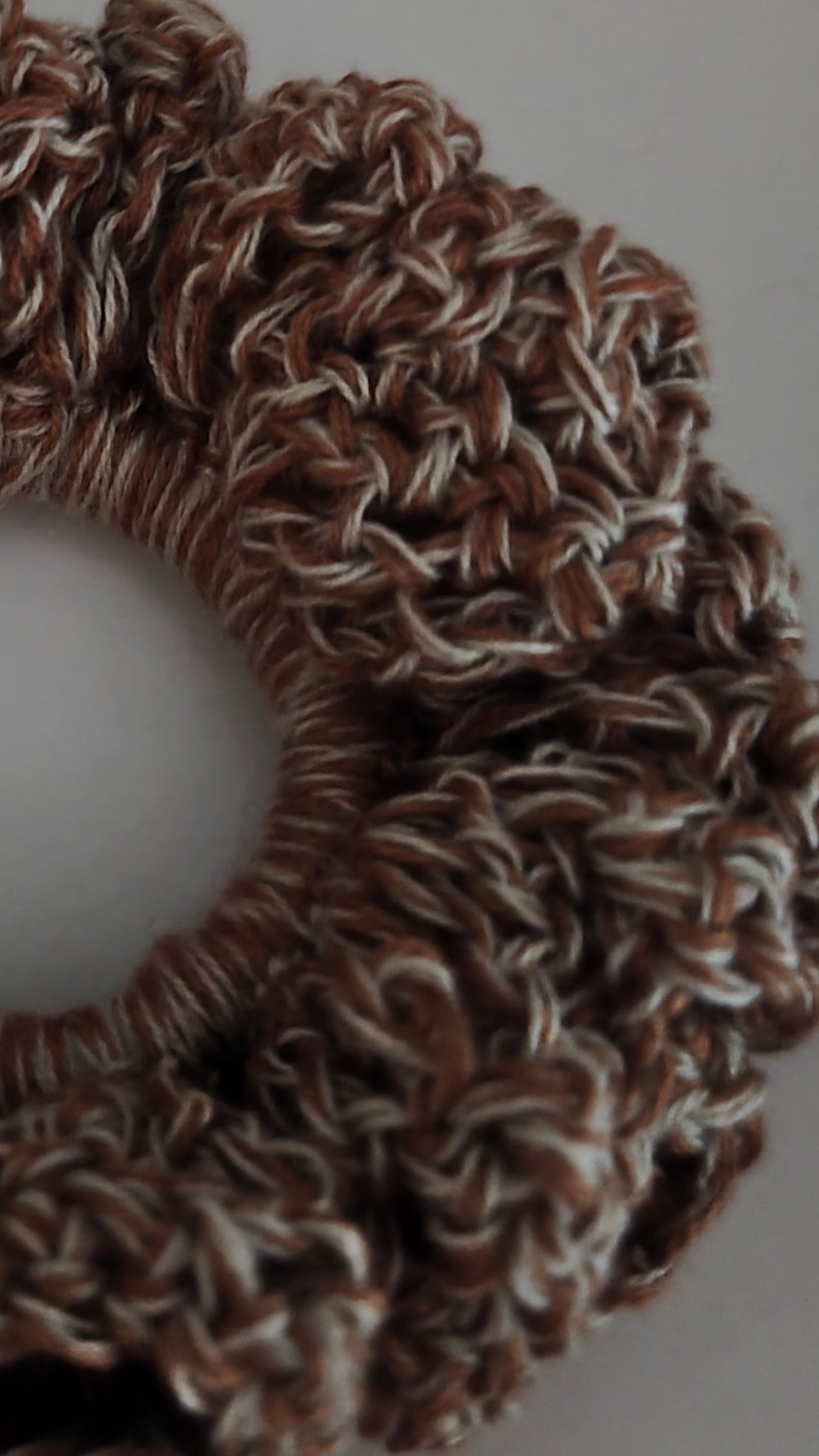 cinnamon crochet scrunchie CLOSE UP
